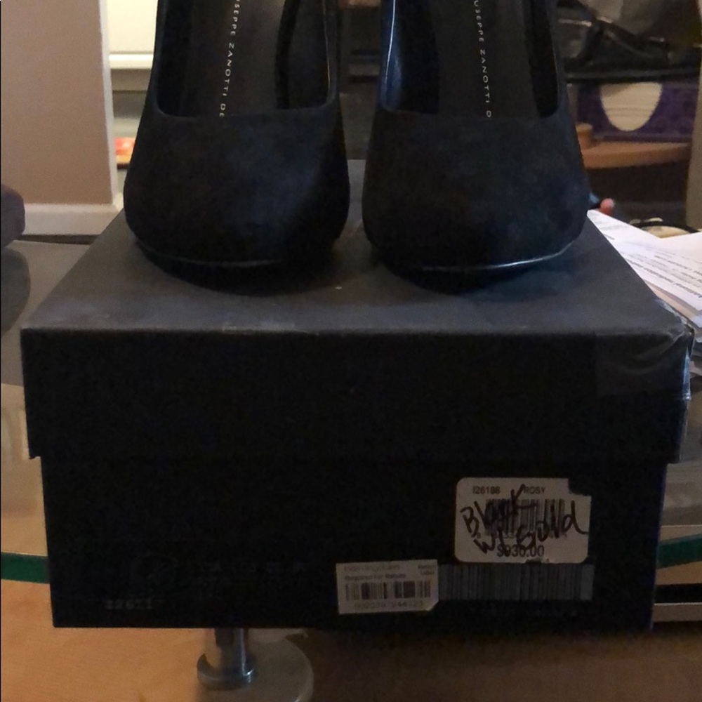 Black suede Giuseppe Zanotti Pump